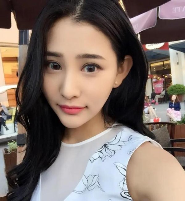 明珠国际 短剧演员许子吟，多次拍吻戏，被男友分手，表示拍吻戏很正常。